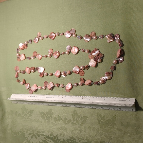 Vintage  pink shell beaded opera length necklace - Picture 2 of 4
